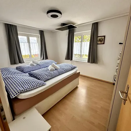 Haus Christania, Obergeschoss, Wallis